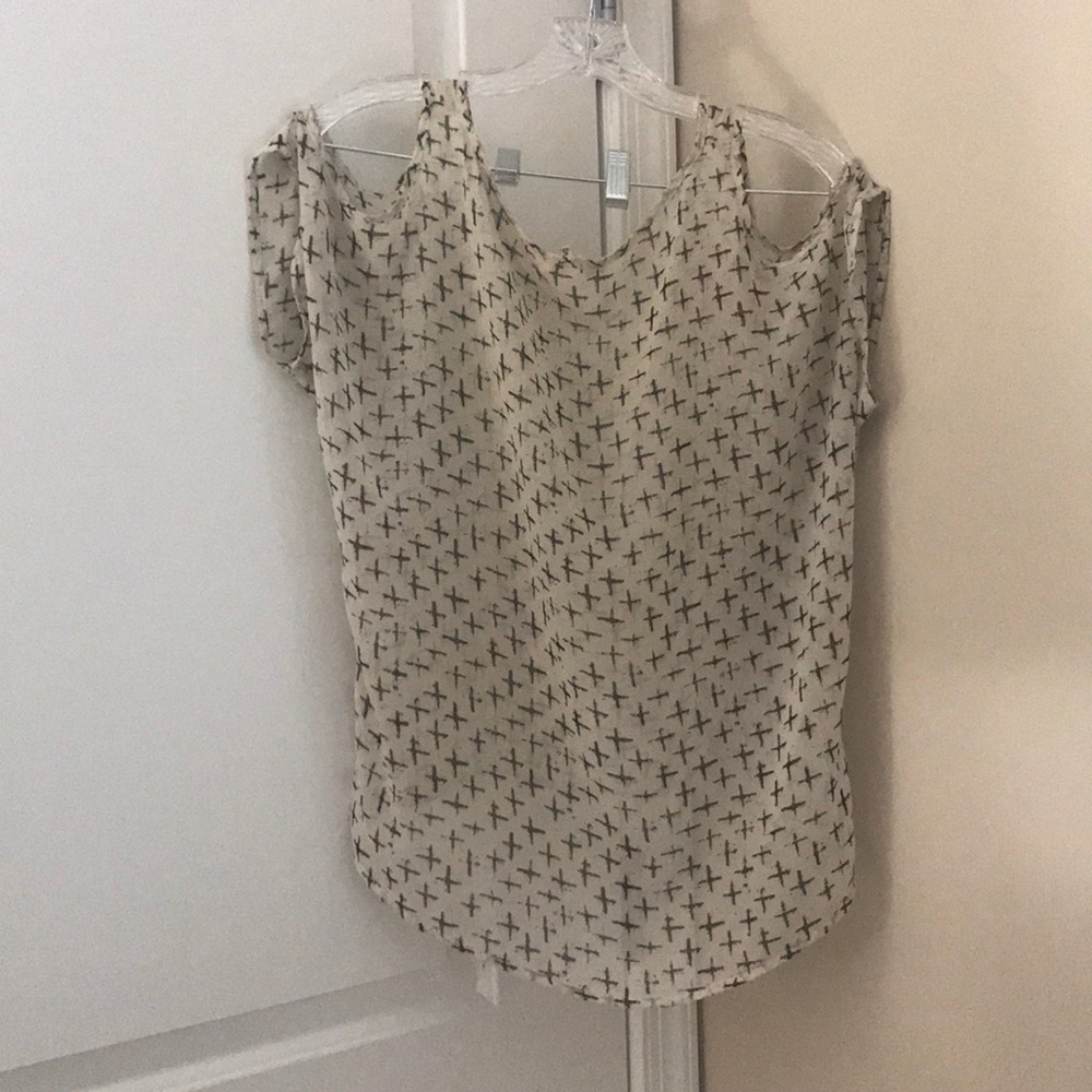 Cold shoulder criss cross pattern blouse